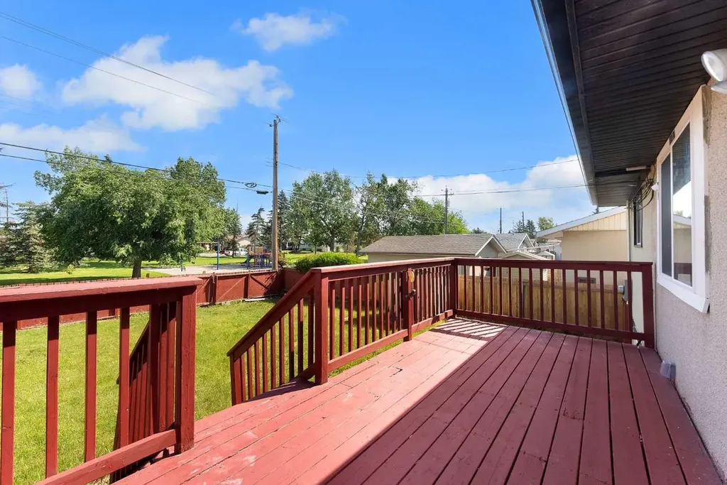 4108 13 Avenue NE Calgary AB T2A 3J8