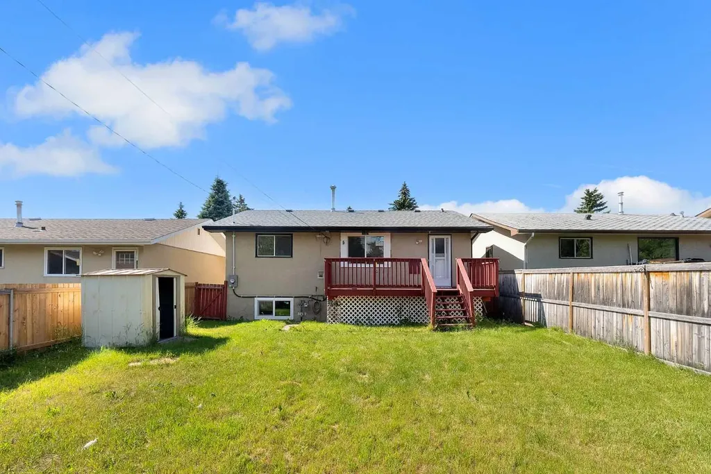 4108 13 Avenue NE Calgary AB T2A 3J8