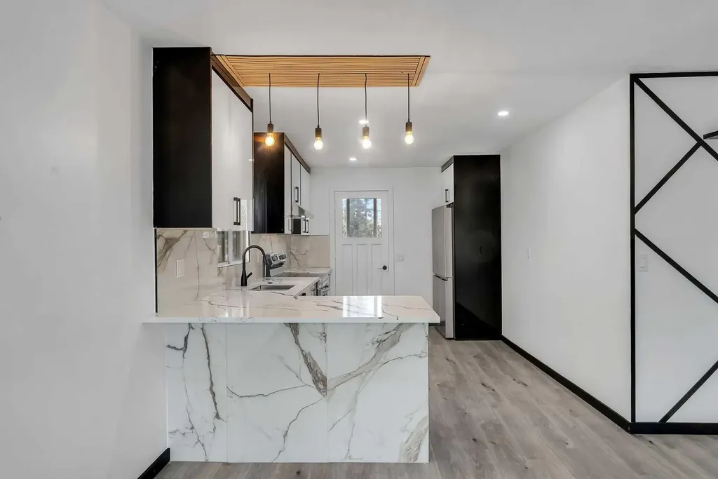 4108 13 Avenue NE Calgary AB T2A 3J8