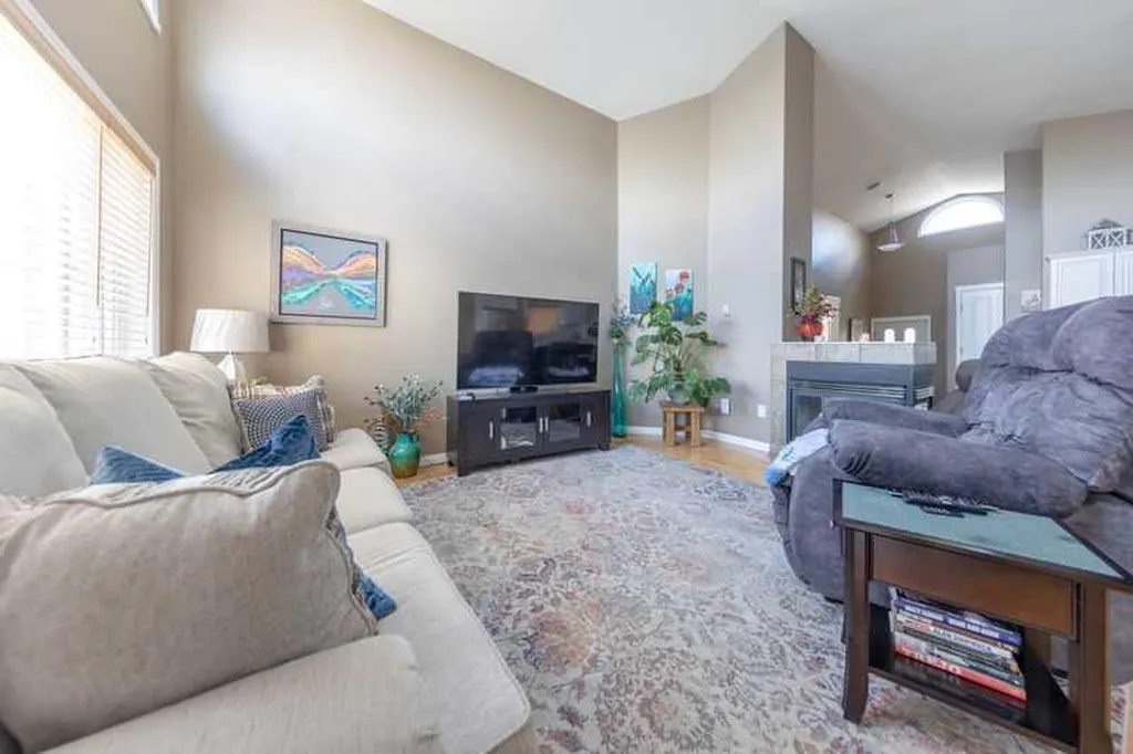 63A Ave Close Lloydminster AB T9V3G5