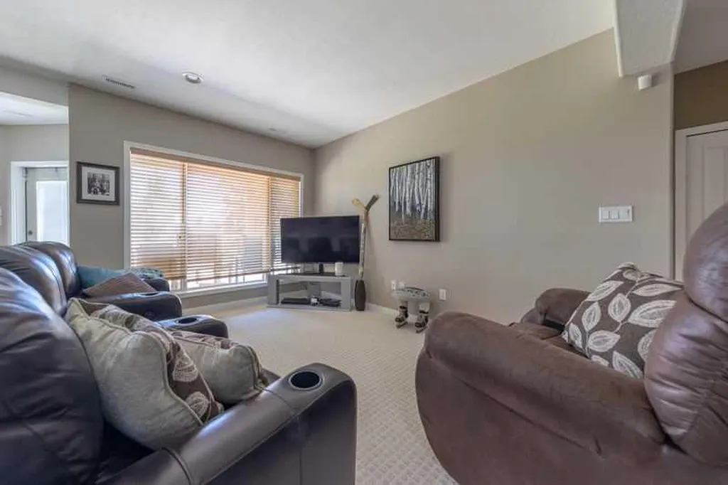 63A Ave Close Lloydminster AB T9V3G5
