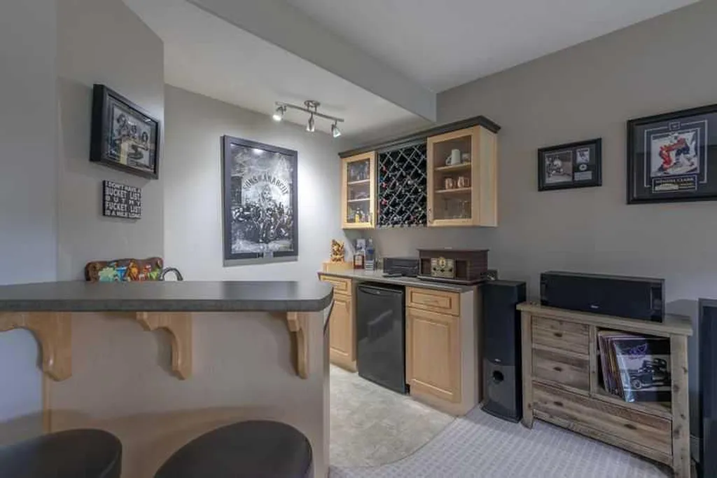 63A Ave Close Lloydminster AB T9V3G5