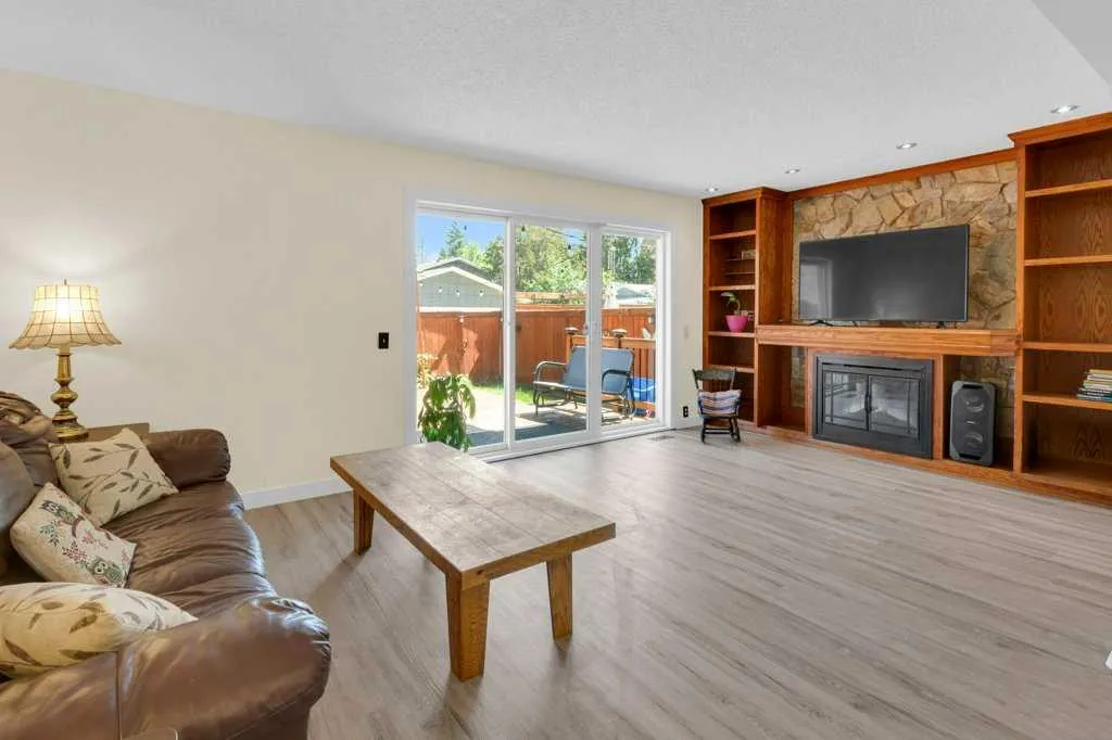 20 Midpark Gardens SE Calgary AB T2X 1N7