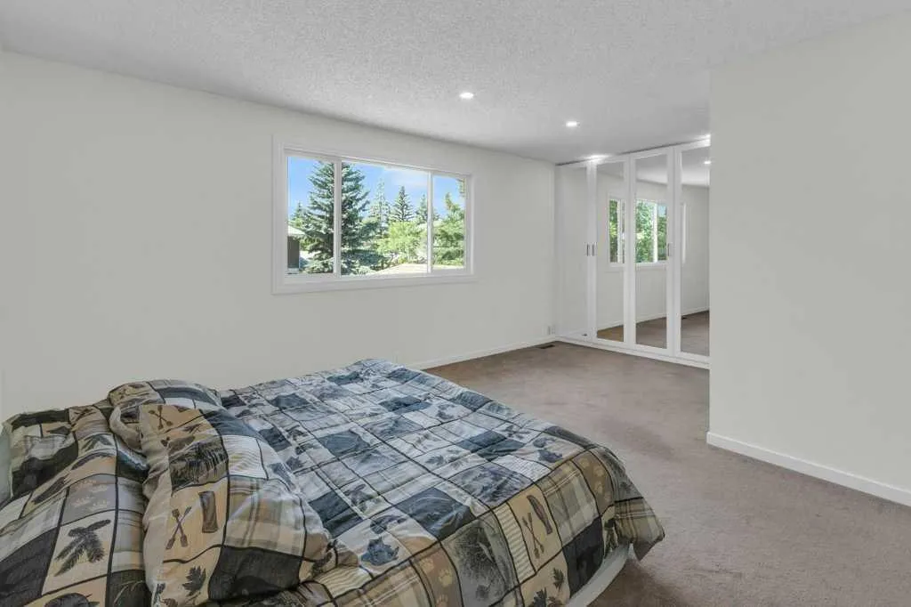 20 Midpark Gardens SE Calgary AB T2X 1N7