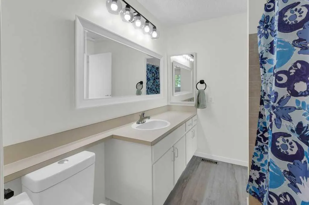 20 Midpark Gardens SE Calgary AB T2X 1N7