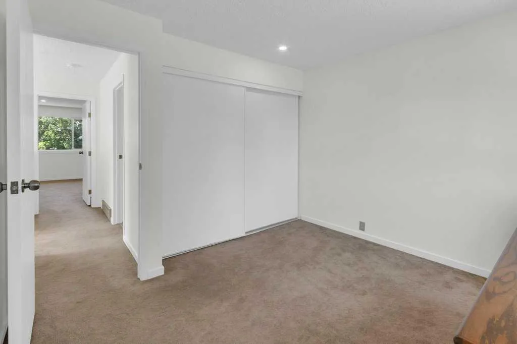 20 Midpark Gardens SE Calgary AB T2X 1N7