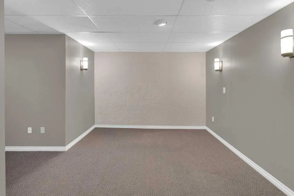 20 Midpark Gardens SE Calgary AB T2X 1N7