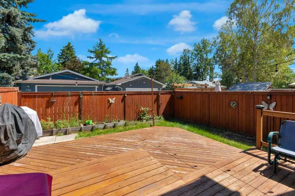 20 Midpark Gardens SE Calgary AB T2X 1N7