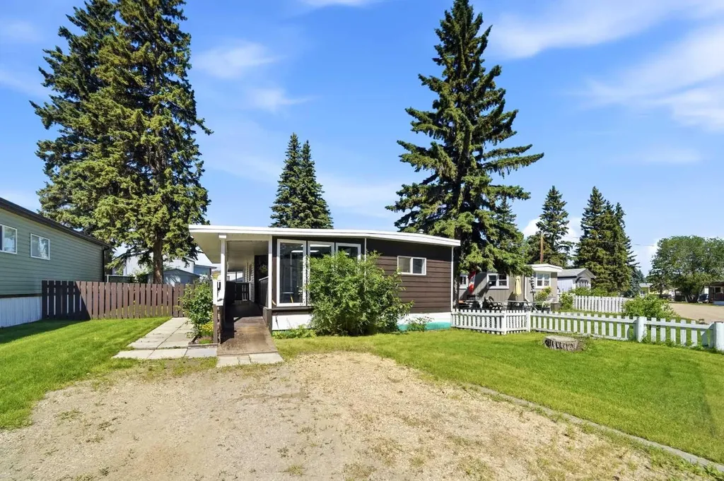 4516 48 Avenue Sylvan Lake AB T4S 1L8