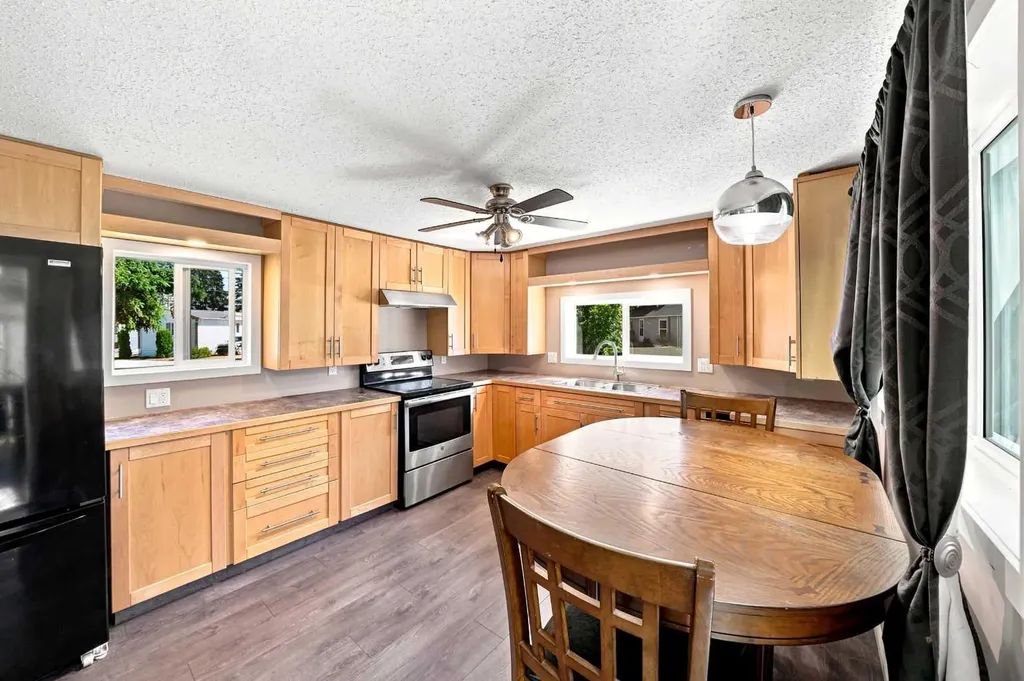 4516 48 Avenue Sylvan Lake AB T4S 1L8