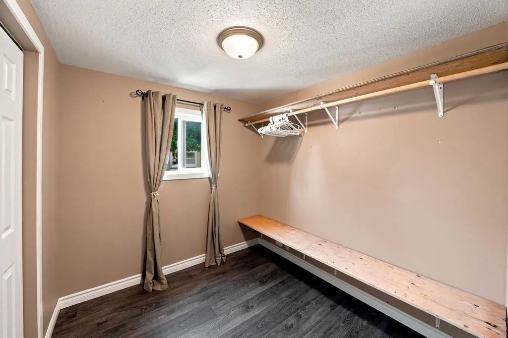 4516 48 Avenue Sylvan Lake AB T4S 1L8