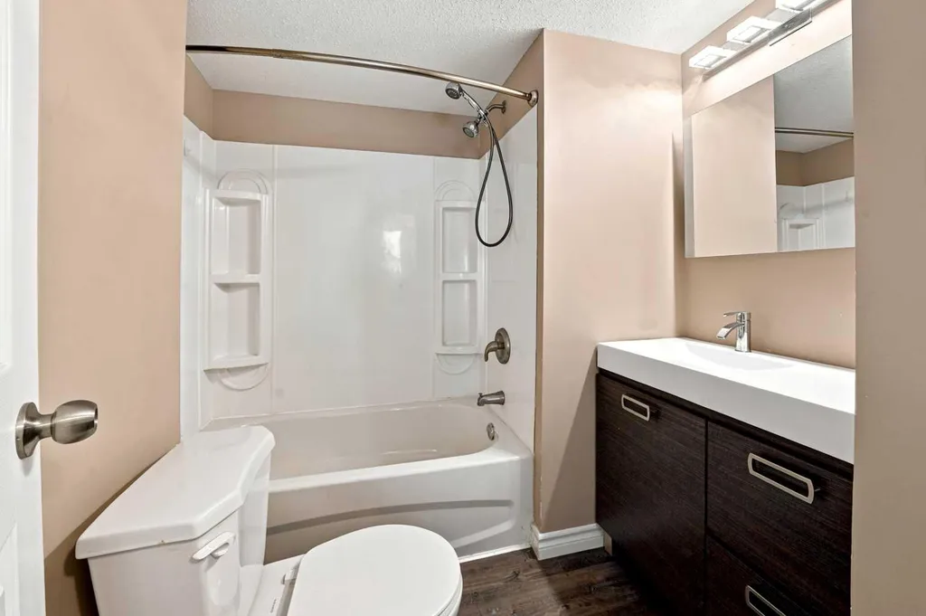 4516 48 Avenue Sylvan Lake AB T4S 1L8