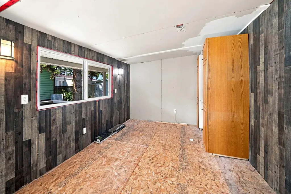 4516 48 Avenue Sylvan Lake AB T4S 1L8