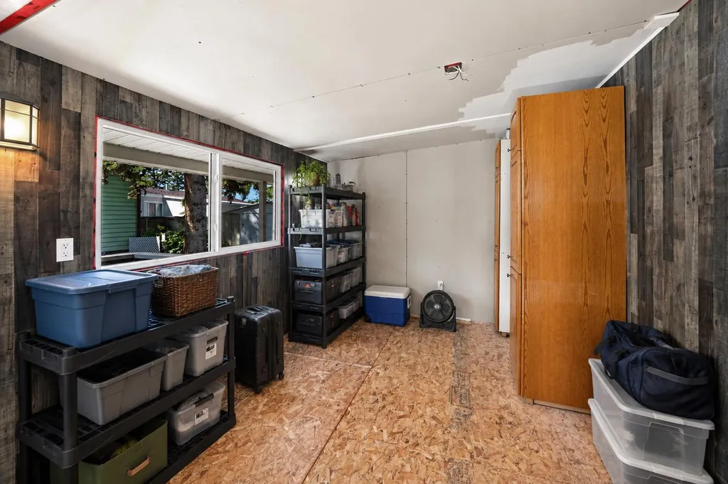 4516 48 Avenue Sylvan Lake AB T4S 1L8