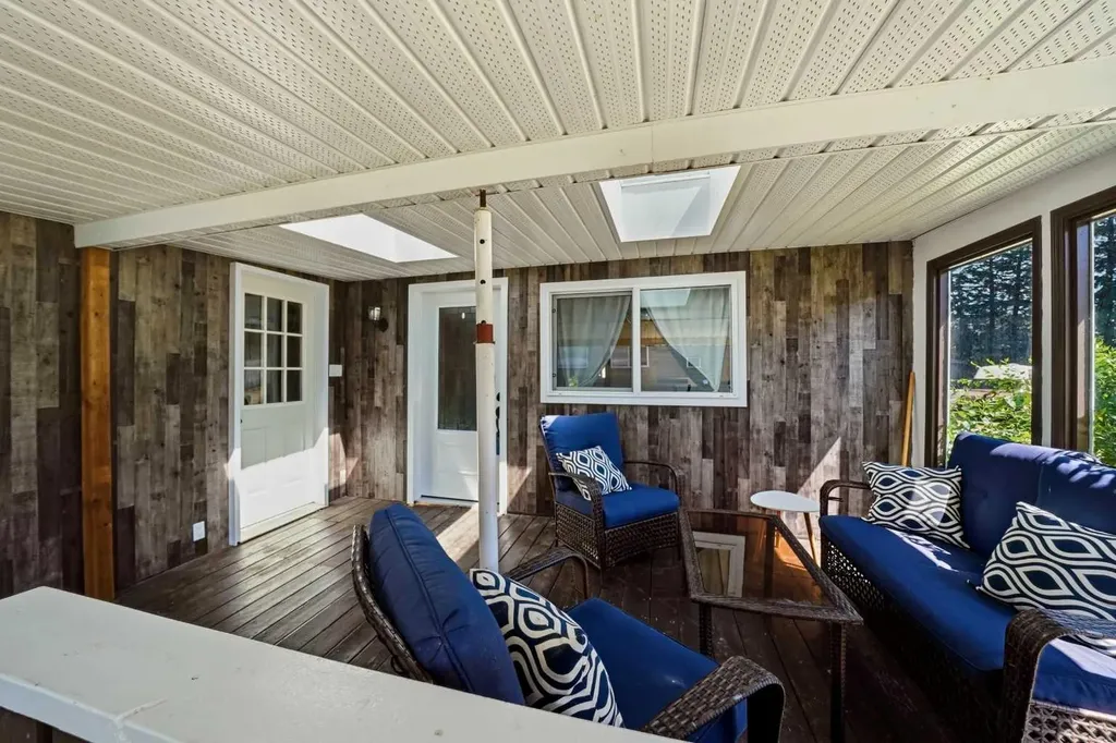 4516 48 Avenue Sylvan Lake AB T4S 1L8