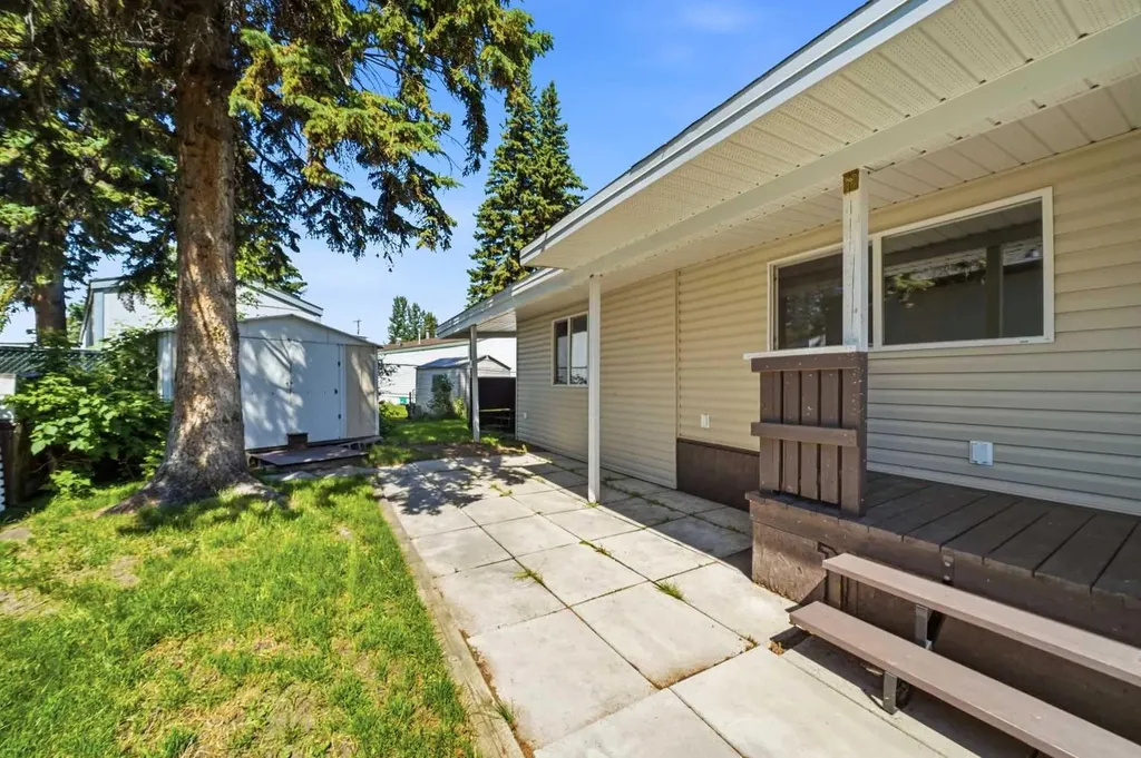 4516 48 Avenue Sylvan Lake AB T4S 1L8