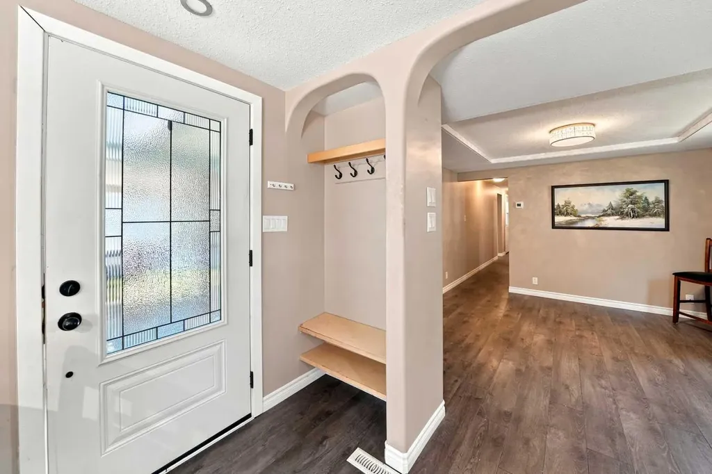 4516 48 Avenue Sylvan Lake AB T4S 1L8