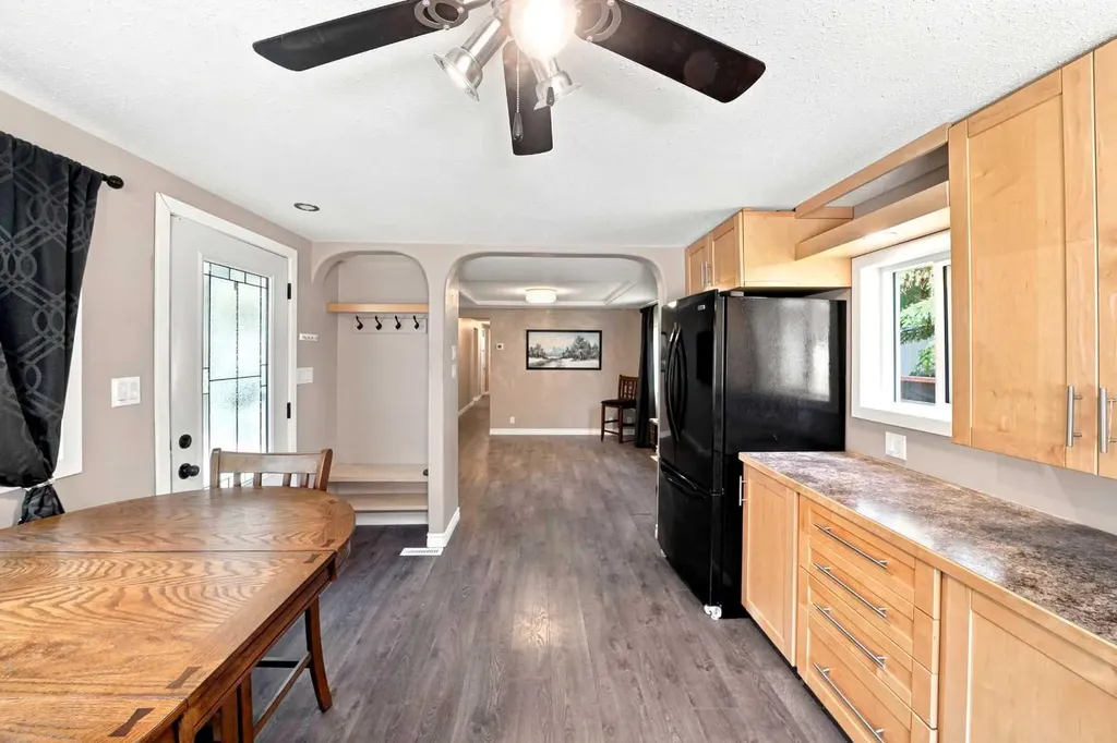 4516 48 Avenue Sylvan Lake AB T4S 1L8