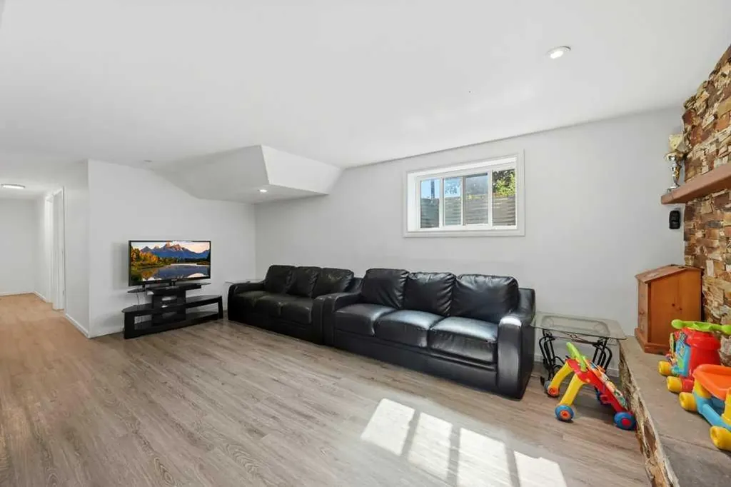 2415 Vista Crescent NE Calgary AB T2E 6J2