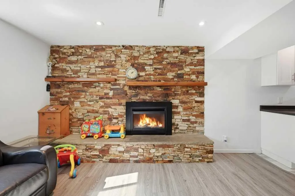 2415 Vista Crescent NE Calgary AB T2E 6J2