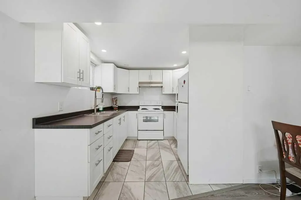 2415 Vista Crescent NE Calgary AB T2E 6J2