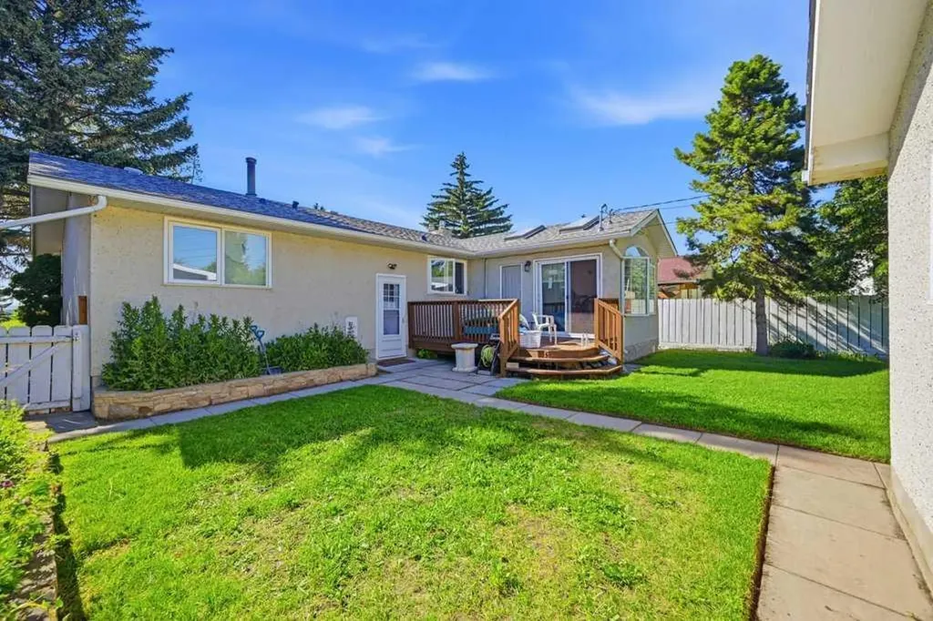 2415 Vista Crescent NE Calgary AB T2E 6J2