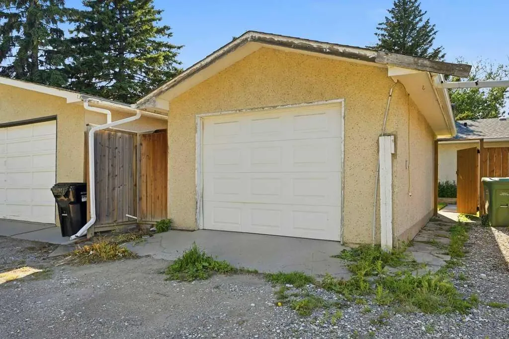 2415 Vista Crescent NE Calgary AB T2E 6J2