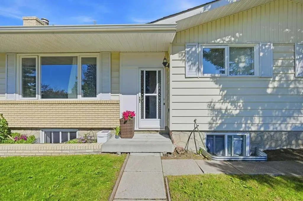 2415 Vista Crescent NE Calgary AB T2E 6J2