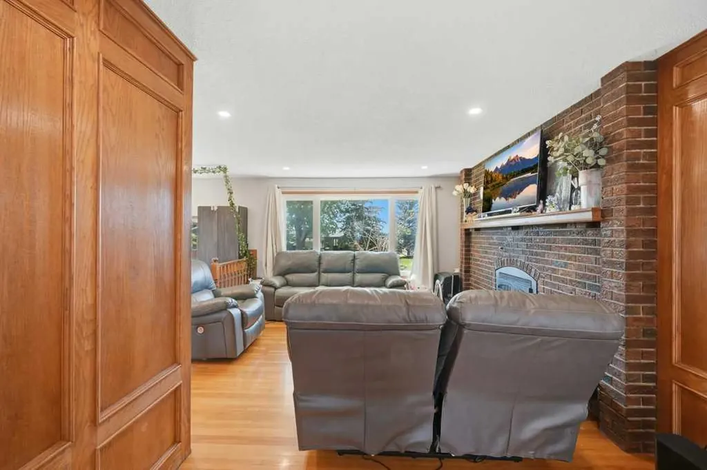 2415 Vista Crescent NE Calgary AB T2E 6J2