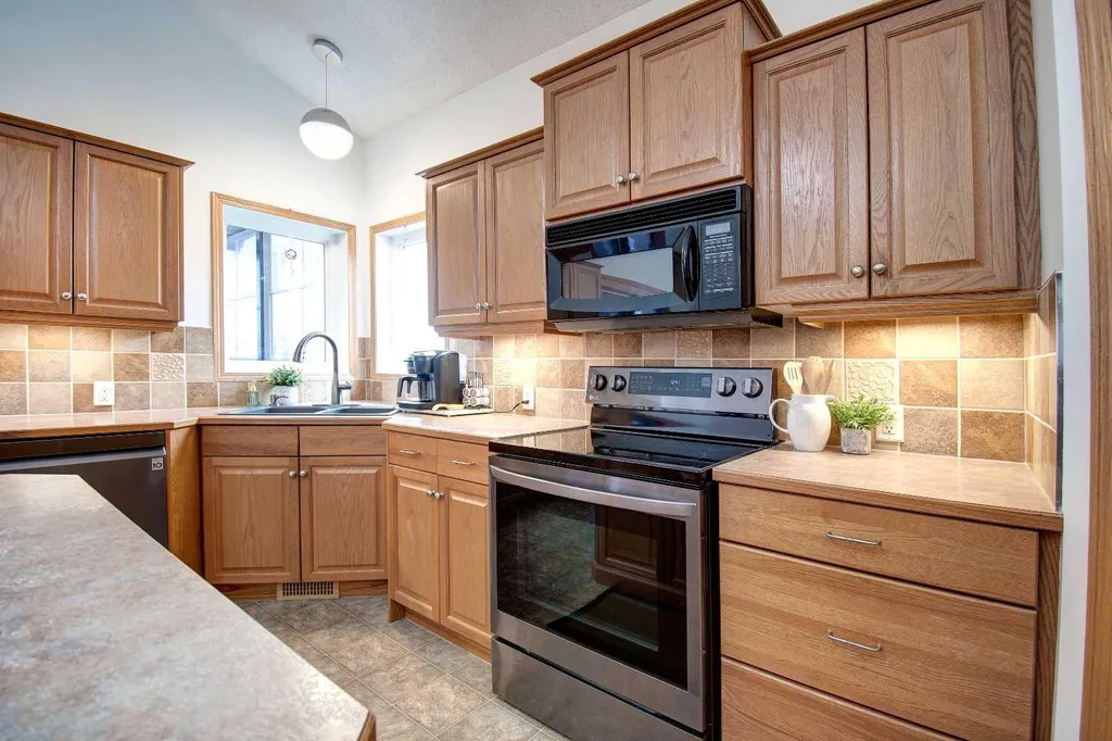 49 Thornfield Close SE Airdrie AB T4A 2K7