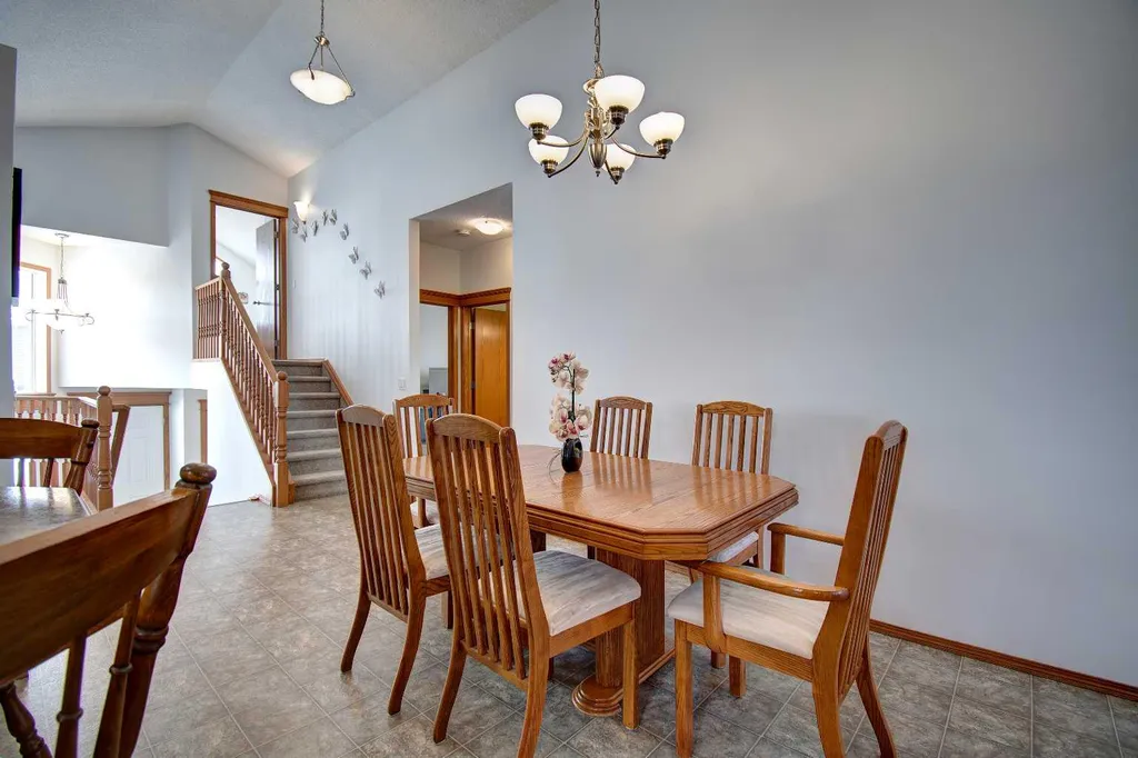 49 Thornfield Close SE Airdrie AB T4A 2K7