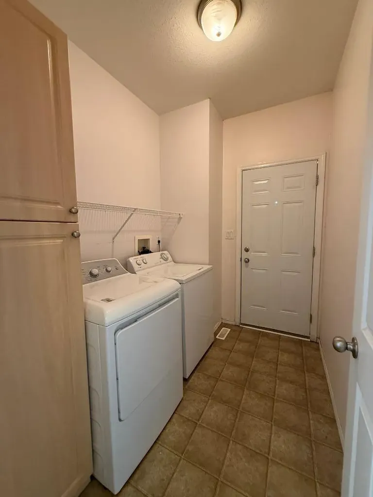 5701,5703 Evergreen Drive High Prairie AB T0G 1E0
