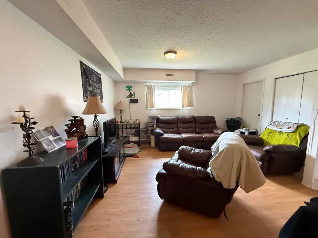 5701,5703 Evergreen Drive High Prairie AB T0G 1E0