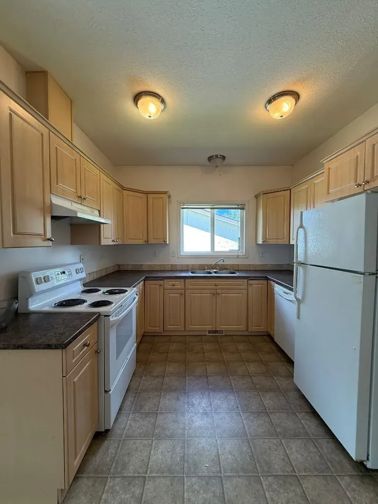 5701,5703 Evergreen Drive High Prairie AB T0G 1E0
