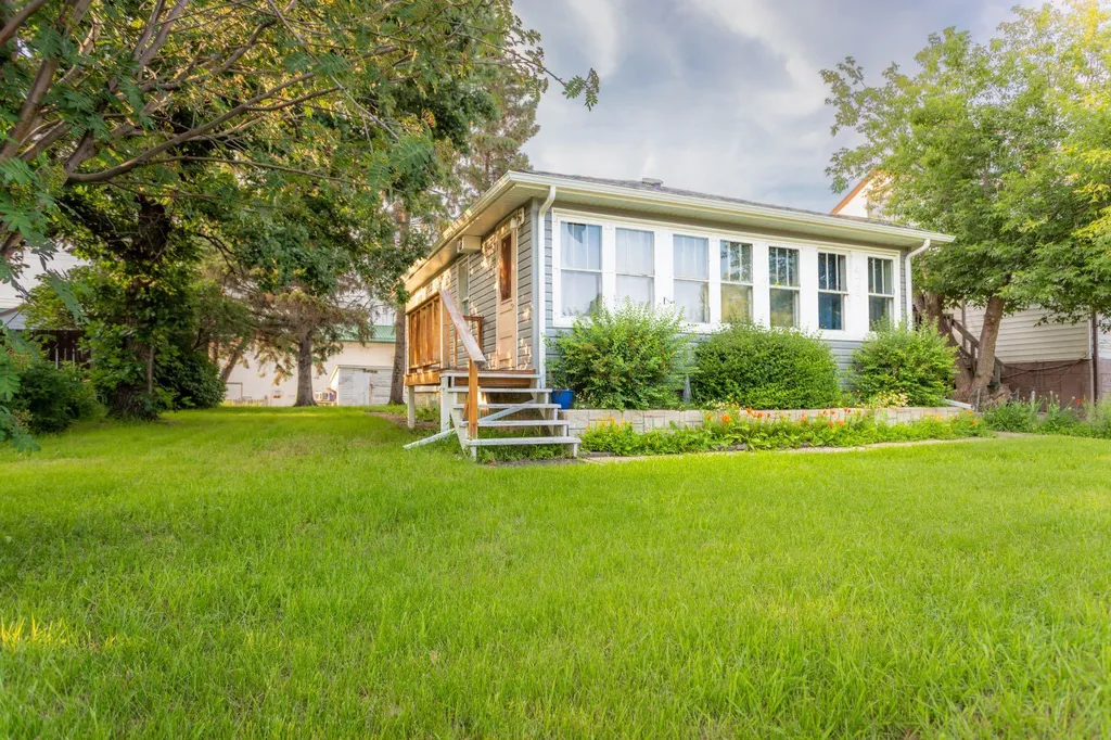 4722 43 Street Lloydminster SK S9V 0E7