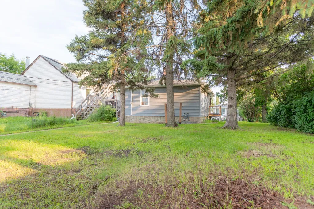 4722 43 Street Lloydminster SK S9V 0E7