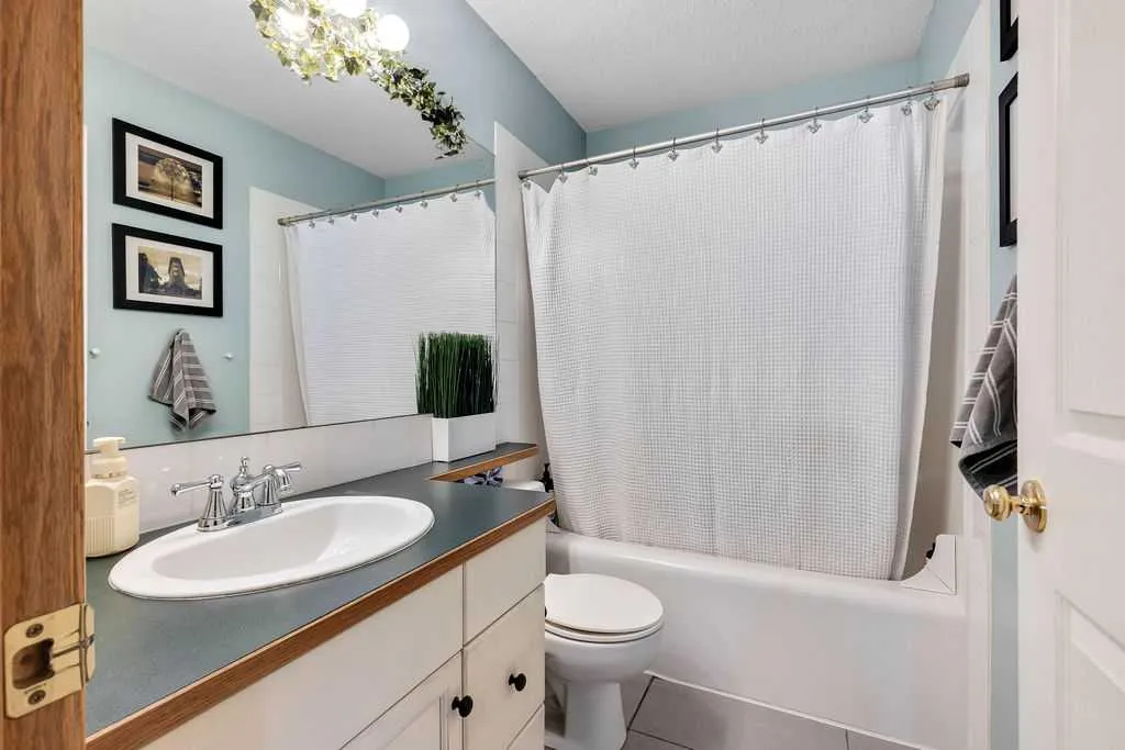 209 Coventry Circle NE Calgary AB T3K 5E5
