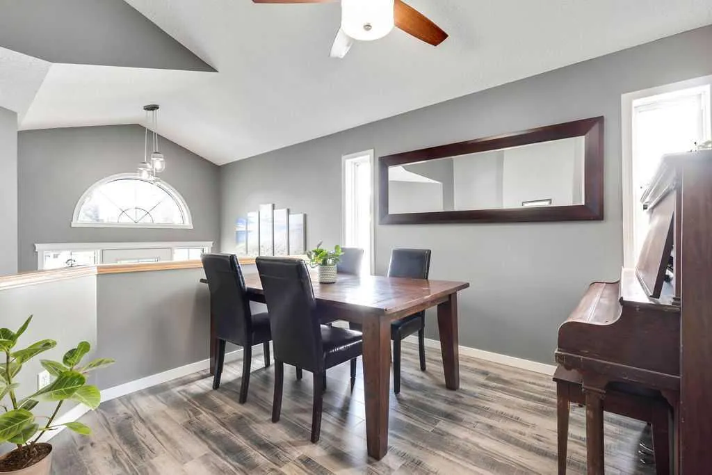 209 Coventry Circle NE Calgary AB T3K 5E5