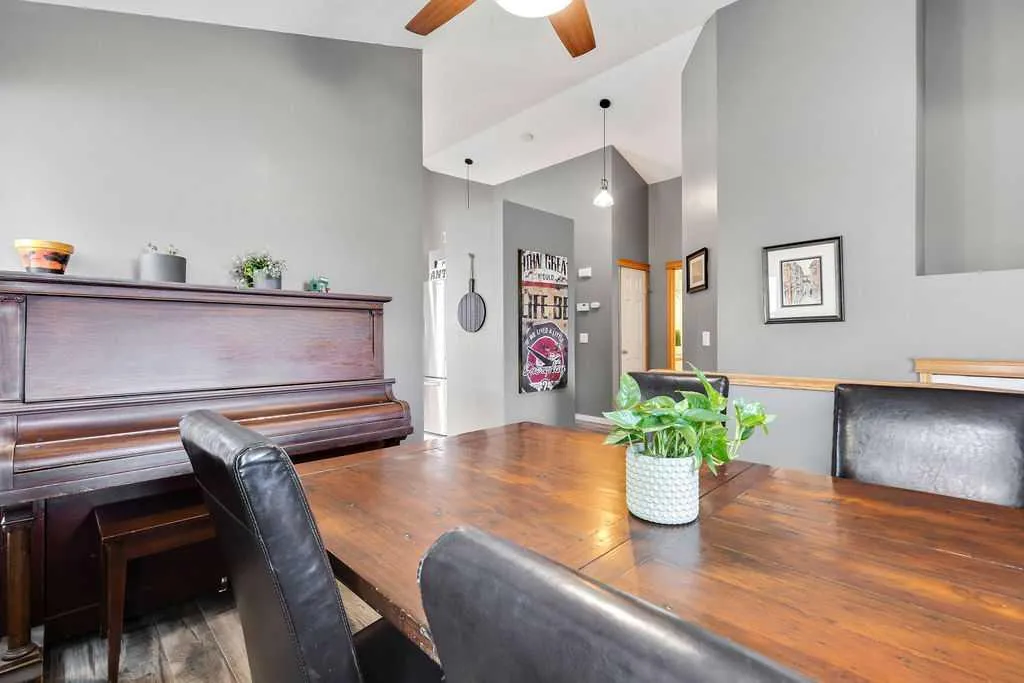 209 Coventry Circle NE Calgary AB T3K 5E5