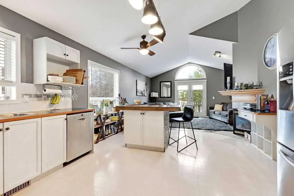 209 Coventry Circle NE Calgary AB T3K 5E5