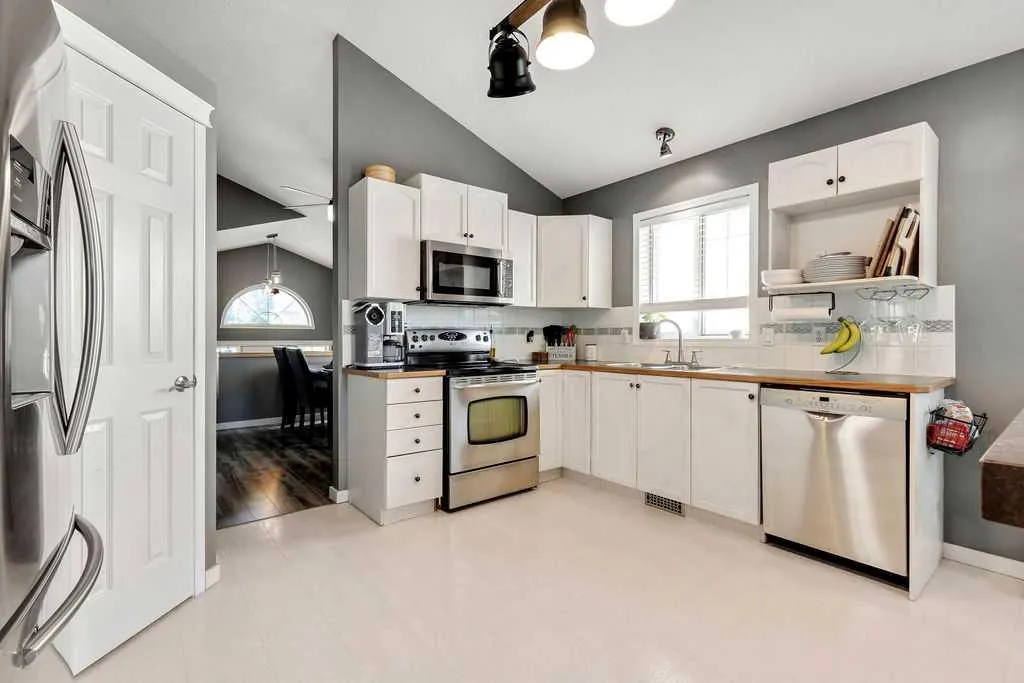 209 Coventry Circle NE Calgary AB T3K 5E5