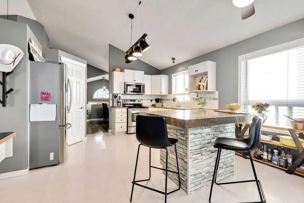 209 Coventry Circle NE Calgary AB T3K 5E5