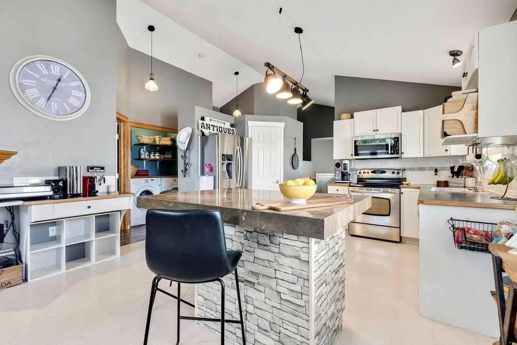 209 Coventry Circle NE Calgary AB T3K 5E5