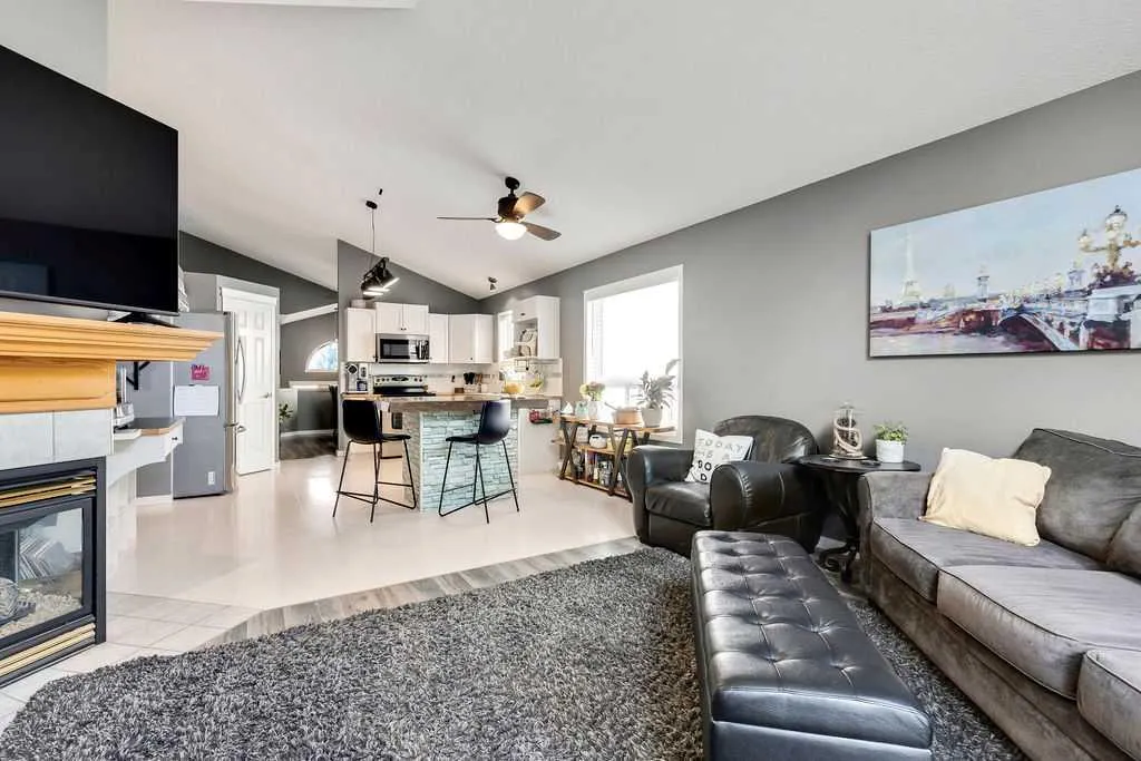 209 Coventry Circle NE Calgary AB T3K 5E5