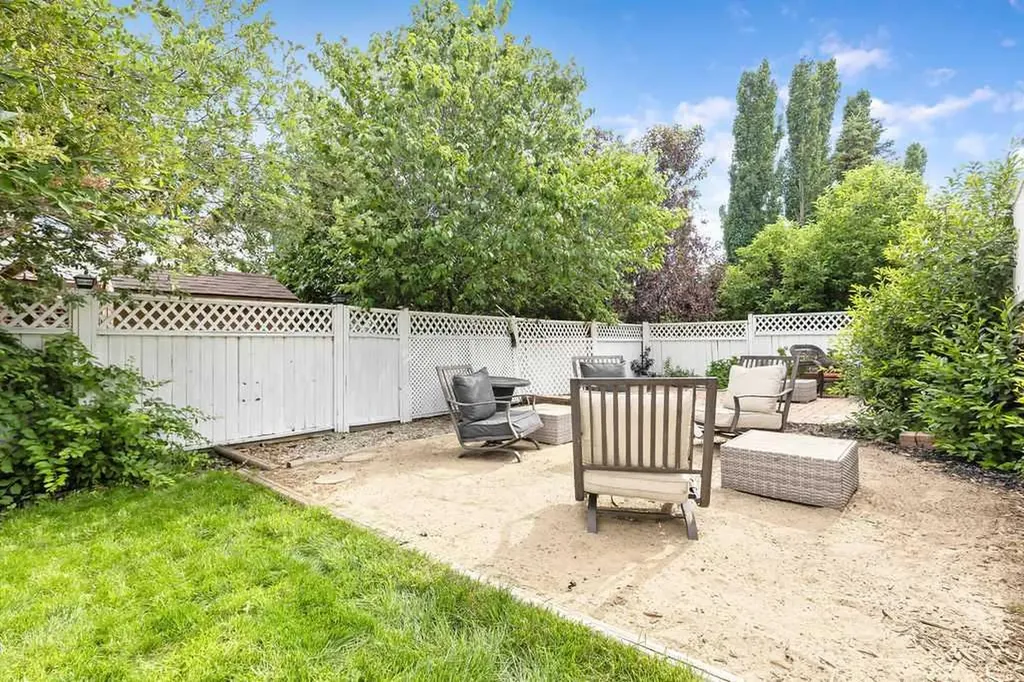 209 Coventry Circle NE Calgary AB T3K 5E5