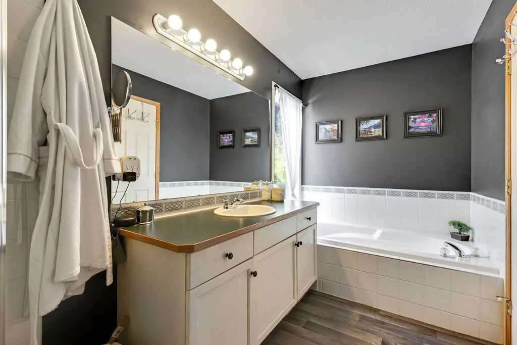 209 Coventry Circle NE Calgary AB T3K 5E5