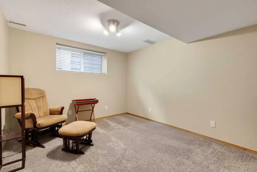 209 Coventry Circle NE Calgary AB T3K 5E5