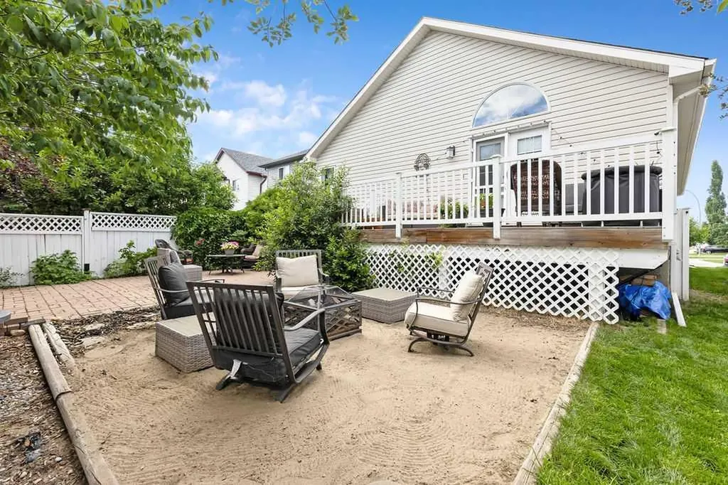 209 Coventry Circle NE Calgary AB T3K 5E5