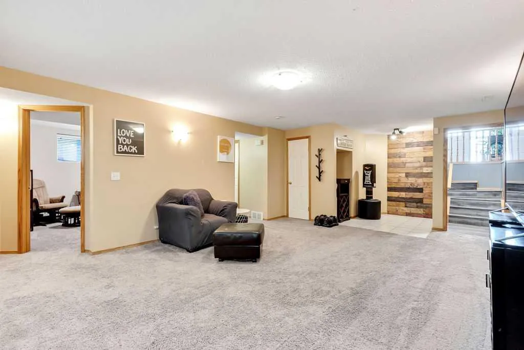 209 Coventry Circle NE Calgary AB T3K 5E5