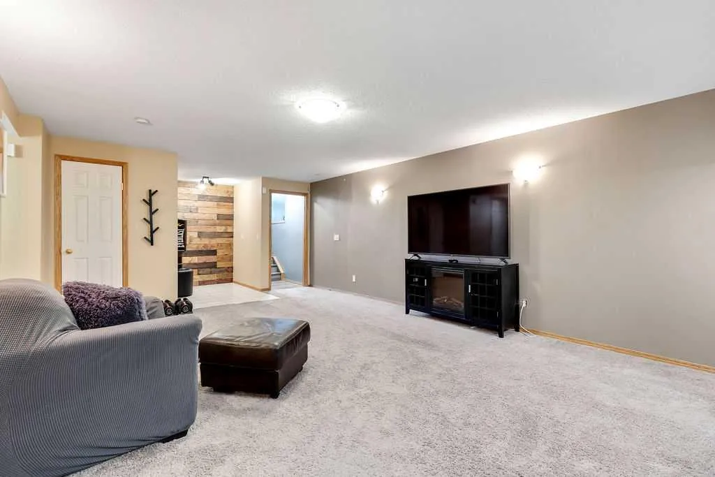 209 Coventry Circle NE Calgary AB T3K 5E5